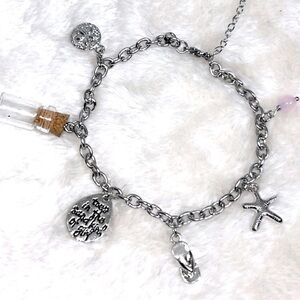 NWT 🏖️ SILVER “TOES IN THE SAND KINDA GIRL” FLIP FLOP STARFISH CHARM BRACELET OS